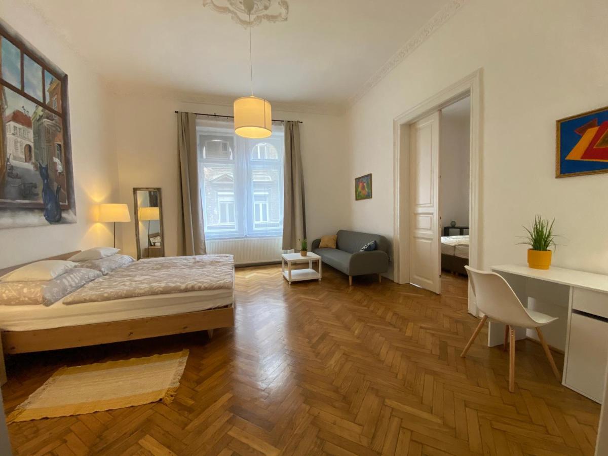 3 Bedrooms- Quarter Apartmán