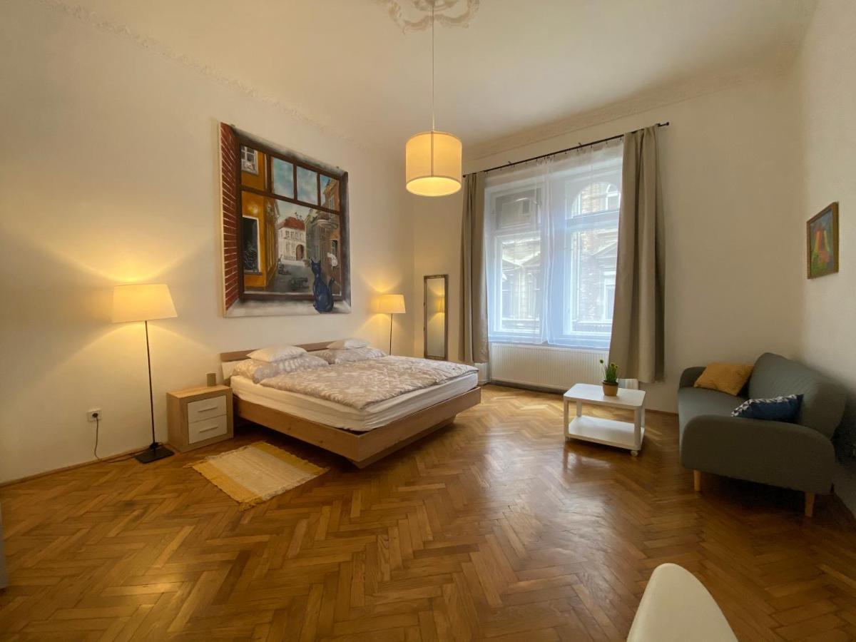 3 Bedrooms- Quarter *